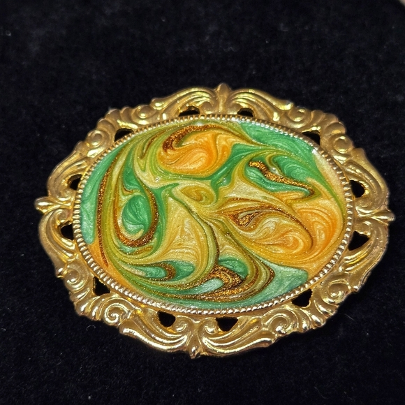 Vintage Gold Tone and Green Enamel Artwork  Swirl Brooch - Picture 3 of 17